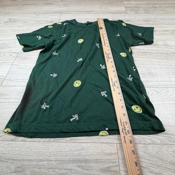 Eighty Eight Small‎ Happy Face Mushroom Embroidered T-Shirt Men’s Size Medium - Picture 3 of 6